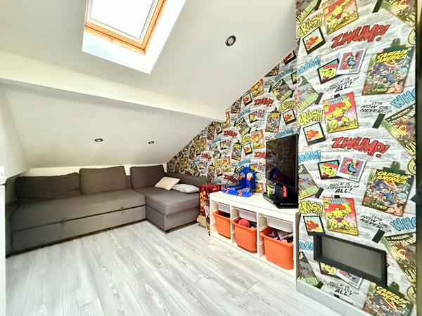 Maison Eragny 4 pièce(s) 78 m2 299 000 € **  - Référence  8001