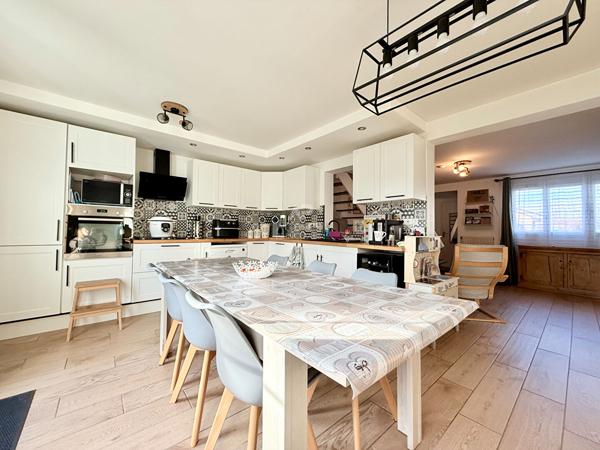 Maison Eragny 4 pièce(s) 78 m2 299 000 € **  - Référence  8001