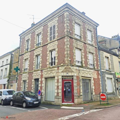 Immeuble à LE MELE-SUR-SARTHE, 61170 - 330m²