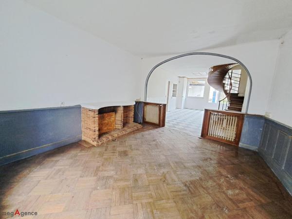 Immeuble à LE MELE-SUR-SARTHE, 61170 - 330m²