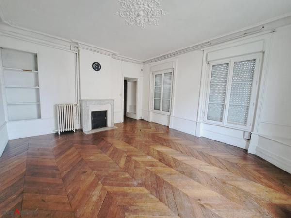 Immeuble à LE MELE-SUR-SARTHE, 61170 - 330m²