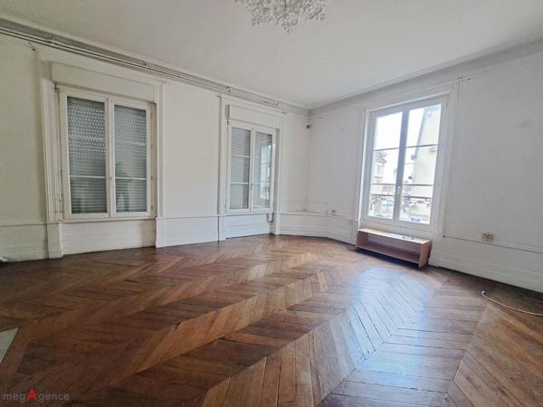 Immeuble à LE MELE-SUR-SARTHE, 61170 - 330m²