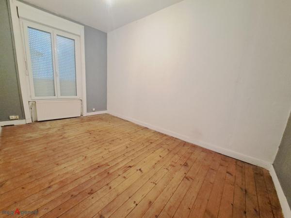 Immeuble à LE MELE-SUR-SARTHE, 61170 - 330m²