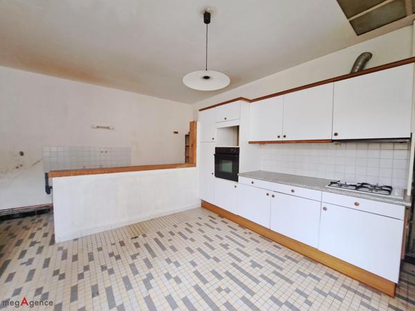 Immeuble à LE MELE-SUR-SARTHE, 61170 - 330m²