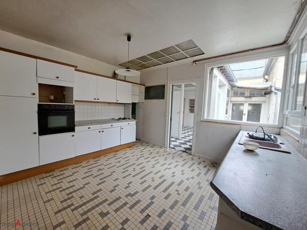 Immeuble à LE MELE-SUR-SARTHE, 61170 - 330m²