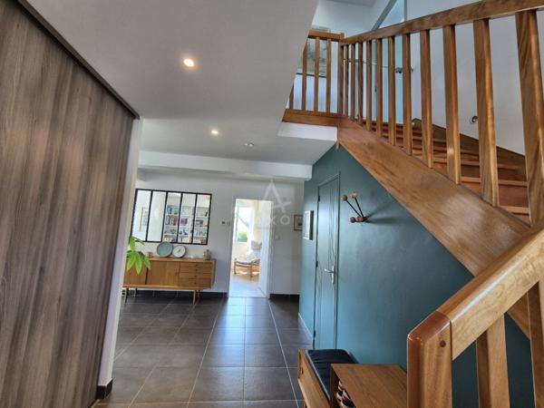 Le charme contemporain sur un écrin paysager de 1 030 m²