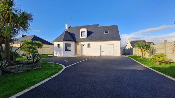 Le charme contemporain sur un écrin paysager de 1 030 m²