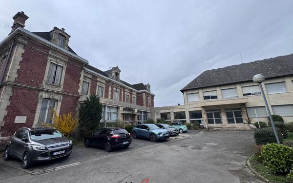 Immeuble à vendre    51 pièces • 1 750 m2 Laon