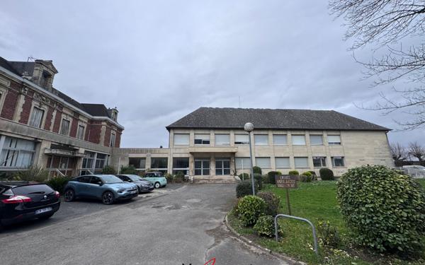 Immeuble à vendre    51 pièces • 1 750 m2 Laon