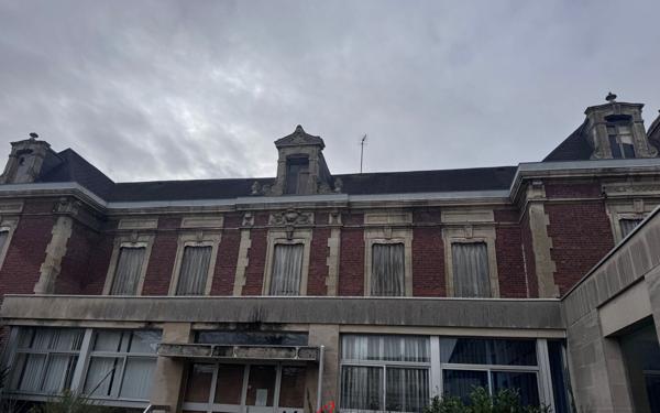 Immeuble à vendre    51 pièces • 1 750 m2 Laon