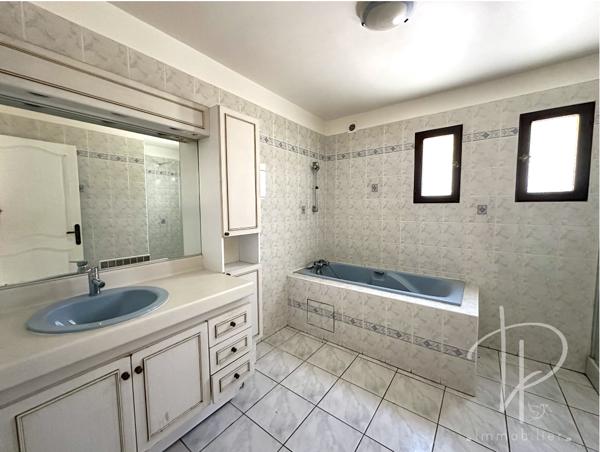 Vitrolles (13127) MAISON 7 pièces de 173 m2