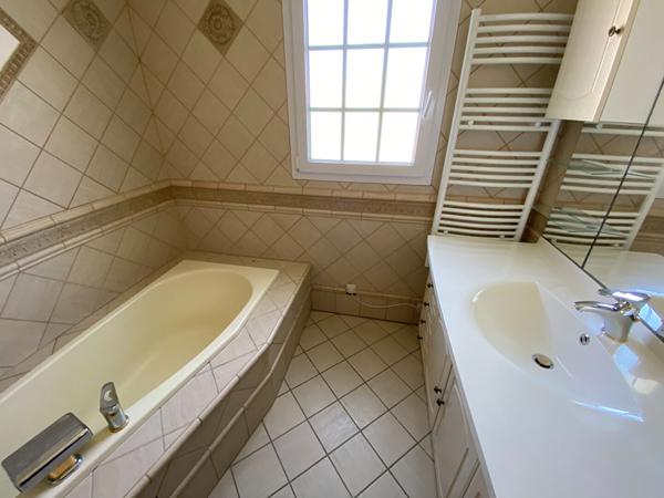 LA BREE LES BAINS - maison 3 chambres - 118 m² - proche plages et marché
