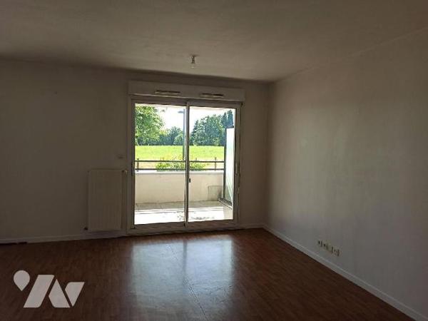 Appartement deux pièces situé au rez-de-chaussée comprenant :
Entrée, avec placard, séjour ouvr...