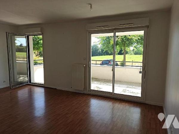 Appartement deux pièces situé au rez-de-chaussée comprenant :
Entrée, avec placard, séjour ouvr...