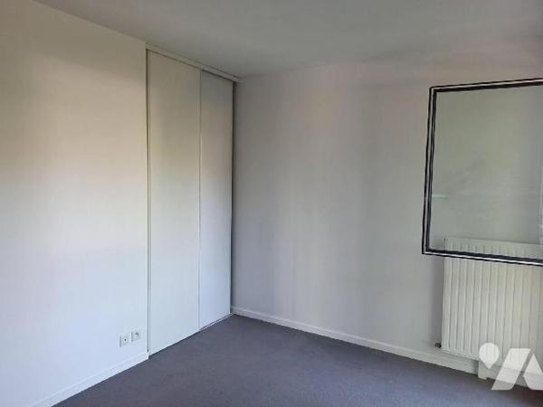 Appartement deux pièces situé au rez-de-chaussée comprenant :
Entrée, avec placard, séjour ouvr...