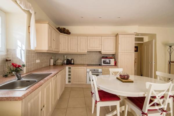 Appartement F4 à vendre  4 pièces - 83,49 m 2   VILLEFRANCHE SUR MER  - 06
