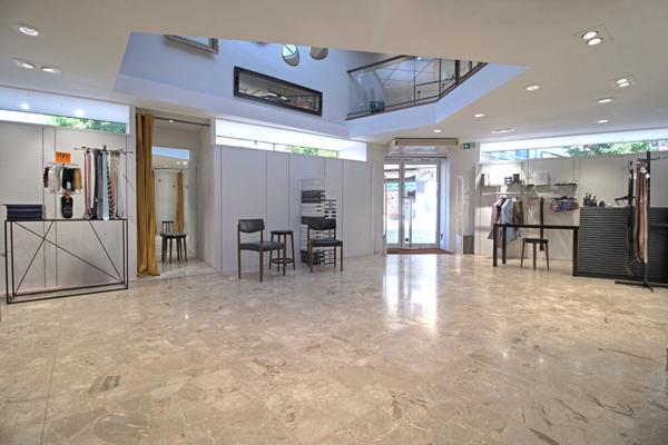 AGEN HYPER CENTRE VILLE - LOCAL COMMERCIAL DE 300 m² DANS UN IMMEUBLE DE CARACTERE SITUE SUR UN AXE PASSANT AVEC VITRINE !