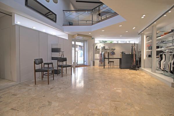 AGEN HYPER CENTRE VILLE - LOCAL COMMERCIAL DE 300 m² DANS UN IMMEUBLE DE CARACTERE SITUE SUR UN AXE PASSANT AVEC VITRINE !