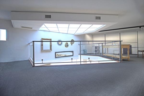 AGEN HYPER CENTRE VILLE - LOCAL COMMERCIAL DE 300 m² DANS UN IMMEUBLE DE CARACTERE SITUE SUR UN AXE PASSANT AVEC VITRINE !