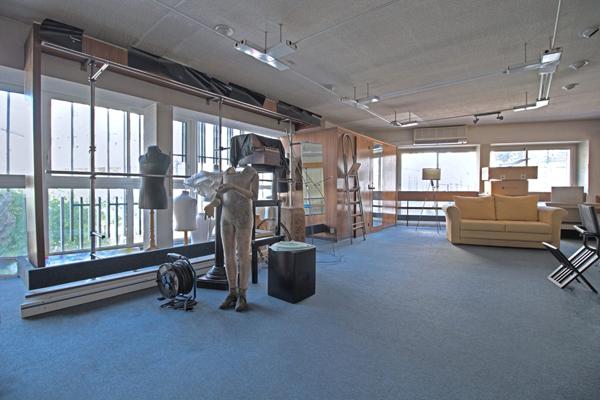 AGEN HYPER CENTRE VILLE - LOCAL COMMERCIAL DE 300 m² DANS UN IMMEUBLE DE CARACTERE SITUE SUR UN AXE PASSANT AVEC VITRINE !