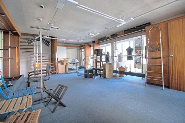 AGEN HYPER CENTRE VILLE - LOCAL COMMERCIAL DE 300 m² DANS UN IMMEUBLE DE CARACTERE SITUE SUR UN AXE PASSANT AVEC VITRINE !