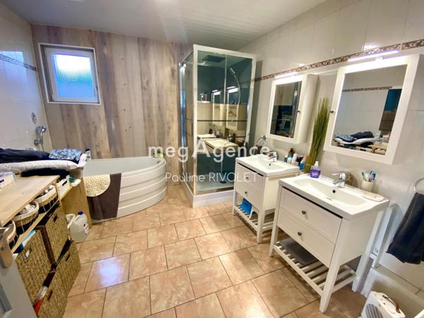 Maison à PETITE-FORET, 59494 - 7 pièces 126m²