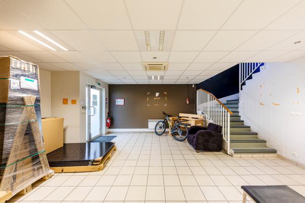 En exclusivité à Chambly un local polyvalent de 876 M2 dont 600 m2 d'atelier.