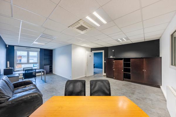 En exclusivité à Chambly un local polyvalent de 876 M2 dont 600 m2 d'atelier.