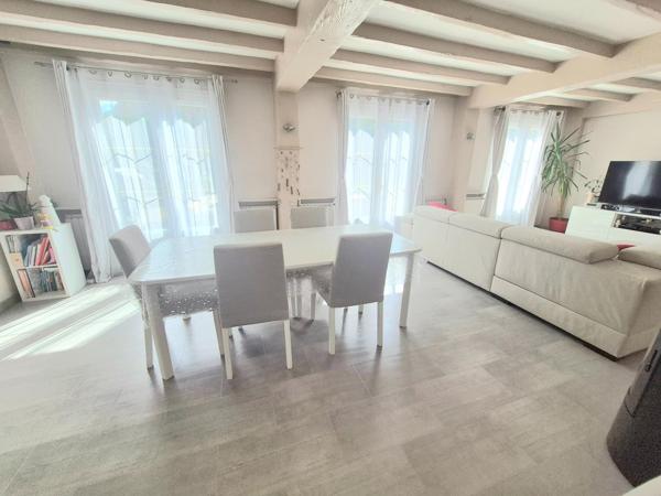 BELLE MAISON PLAIN PIED AVEC UN GROS POTENTIEL D EXTENSION