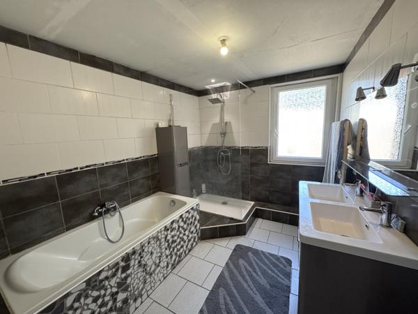 Maison 6 pièces à vendre à Condéon