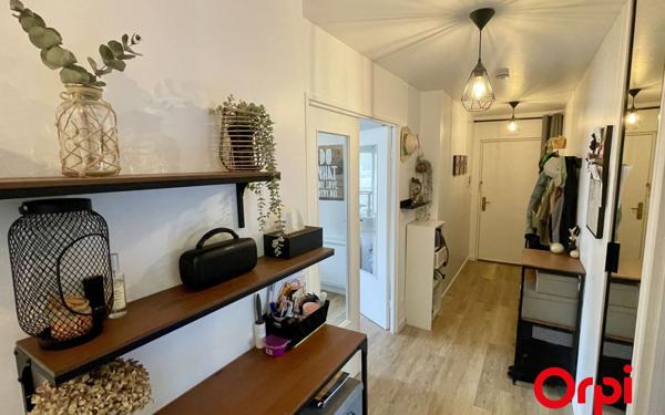 Appartement à vendre    3 pièces • 66 m2 Montigny-le-Bretonneux