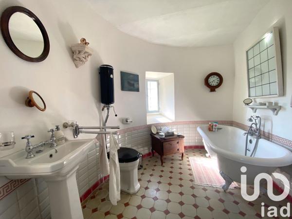 Château 30 pièces de 1 380 m² à Chabeuil (26120)