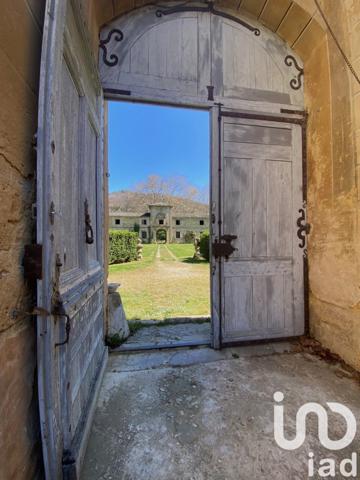 Château 30 pièces de 1 380 m² à Chabeuil (26120)