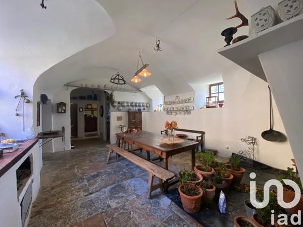 Château 30 pièces de 1 380 m² à Chabeuil (26120)