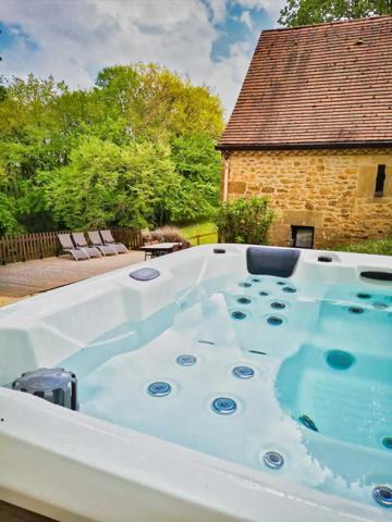 Maison ancienne - Sarlat-la-caneda SARLAT- Maison en pierre idéalement située avec terrain et jaccuzi