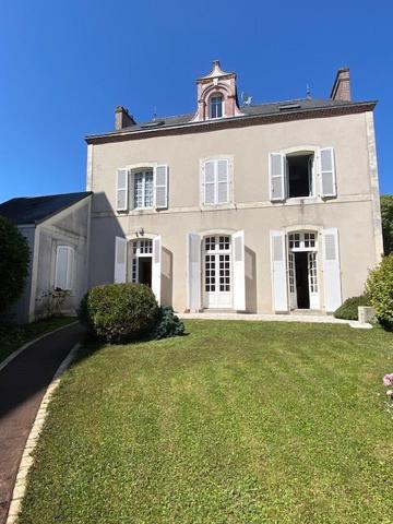 CENTRE BOURG-MAISON BOURGEOISE Changé CENTRE BOURG-MAISON BOURGEOISE Changé
