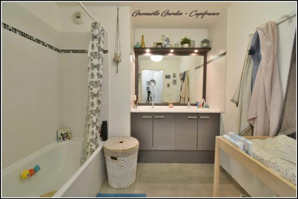 LE HAILLAN - Appartement 4 pièces 94 m² avec terrasse, jardin et parkings