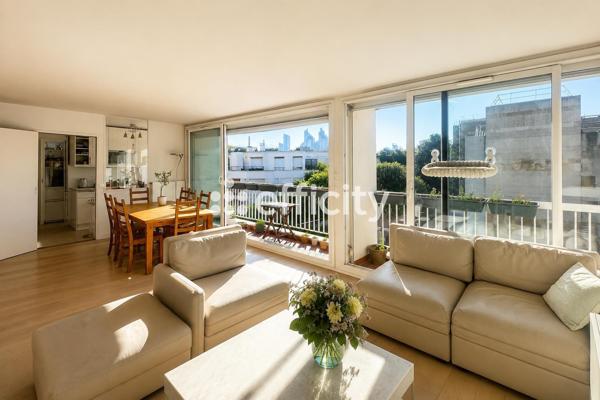 Appartement
         4 pièces
        - 81 m² Bien prestige 949 000 € *