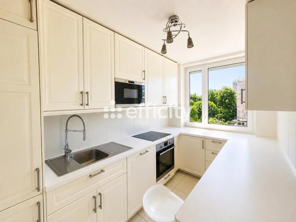 Appartement
         4 pièces
        - 81 m² Bien prestige 949 000 € *