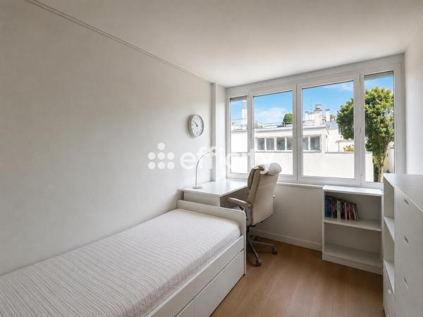 Appartement
         4 pièces
        - 81 m² Bien prestige 949 000 € *