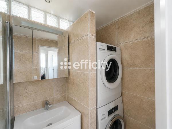 Appartement
         4 pièces
        - 81 m² Bien prestige 949 000 € *