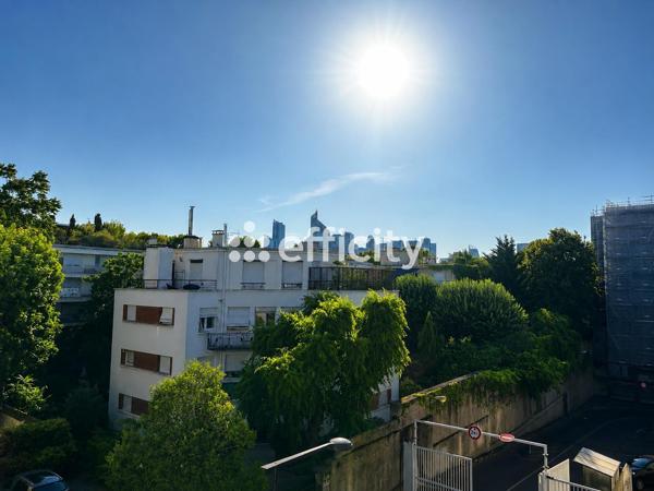 Appartement
         4 pièces
        - 81 m² Bien prestige 949 000 € *