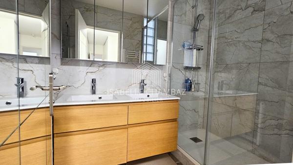 Appartement
         3 pièces
        - 77 m² 542 000 € *
