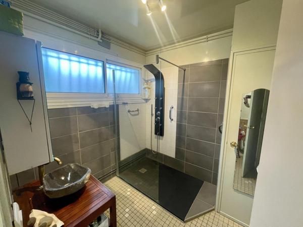 Une maison pleine de potentiel où il fait bon vivre ! Située à Saint-Gilles-Croix-de-Vie (85800)