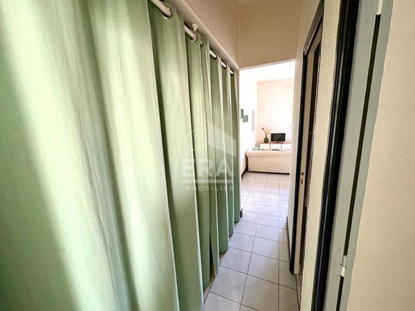 APPART. T2 MEUBLE A LOUER - BLOIS - PROCHE GARE, EXTERIEUR PRIVATIF & PLACE DE PARKING AU PIED DE L'IMMEUBLE