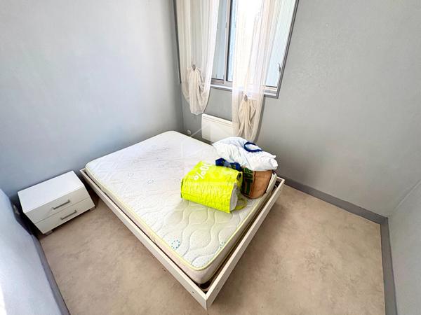 APPART. T2 MEUBLE A LOUER - BLOIS - PROCHE GARE, EXTERIEUR PRIVATIF & PLACE DE PARKING AU PIED DE L'IMMEUBLE