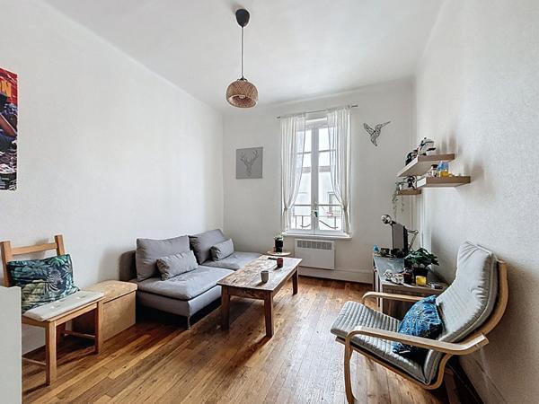 Monplaisir, T2 dernier étage au calme, lumineux, une cave