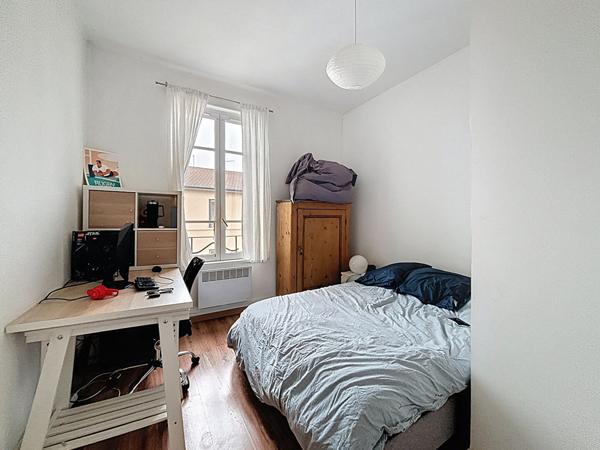 Monplaisir, T2 dernier étage au calme, lumineux, une cave