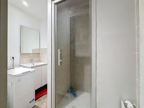 Monplaisir, T2 dernier étage au calme, lumineux, une cave