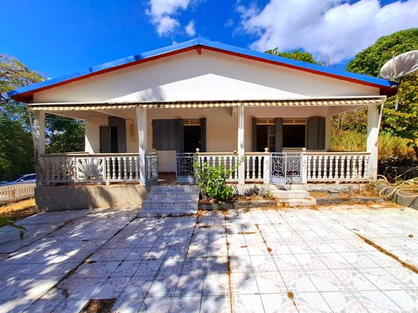 Maison à rénover sur terrain de 2  500 m² proche plage